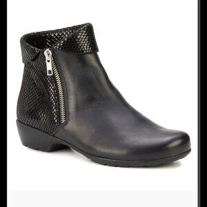 Women’s Boots Walking Cradles Black Snake-Embossed Emmy Leather Size 8.5 W NEW
